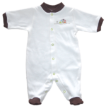 Бебешко гащеризонче с предно закопчаване е предпочитаният модел дрехи за новородените и малките бебета от biobabycare.bg