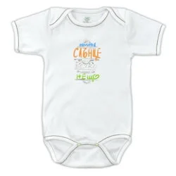 Био бебешко боди с прехвърлено рамо от 100% органичен памук не дразни нежната бебешка кожа, безопасен за и не предизвикват алергии, обриви и зачервявания от biobabycare.bg