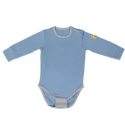 Бебешко боди с удължител от Shushulka е направен от финно мерино, която е финна и много мека материя специално за твоето бебче oт biobabycare.bg